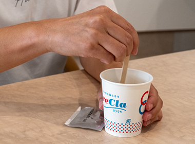 漢方薬を溶かす写真